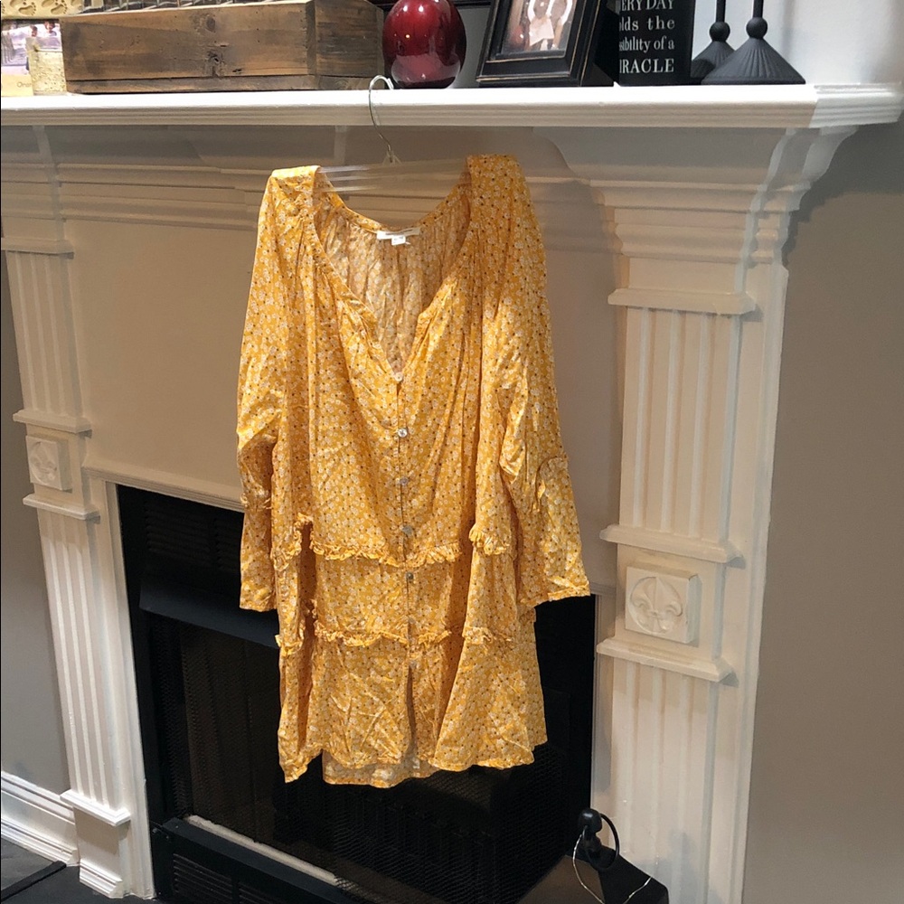 beachlunchlounge Yellow Floral Button-Front tunic